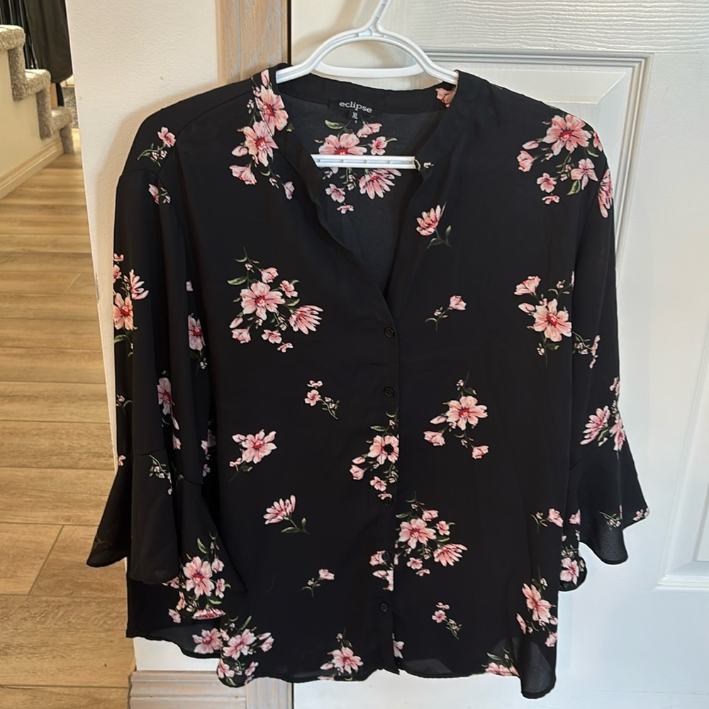 Eclipse XL flare sleeved button down blouse